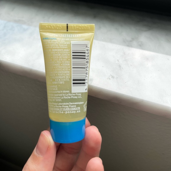 5 for $25๐ด LaRoche-Posay Gentle Foaming Cleansing Oil - Picture 3 of 5